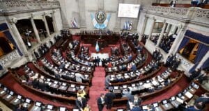 ¡Histórico! El Congreso cede a la presión social y congela el precio de la gasolina