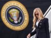 La nueva secretaria de prensa del presidente Trump, Katie Zacharia, fue despedida después de menos de una semana
