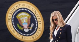 La nueva secretaria de prensa del presidente Trump, Katie Zacharia, fue despedida después de menos de una semana