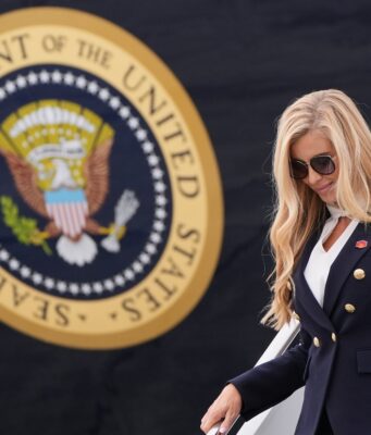 La nueva secretaria de prensa del presidente Trump, Katie Zacharia, fue despedida después de menos de una semana